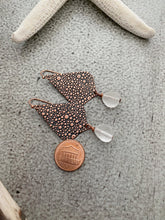 Load image into Gallery viewer, Long copper pebble texture earrings with glass gems