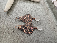Load image into Gallery viewer, Long copper pebble texture earrings with glass gems