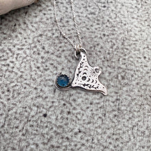 Load image into Gallery viewer, Manta ray necklace