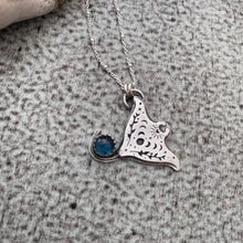 Load image into Gallery viewer, Manta ray necklace