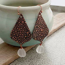 Load image into Gallery viewer, Long copper pebble texture earrings with glass gems
