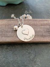 Load image into Gallery viewer, Sterling silver name necklace with heart and pearl - Personalized name jewelry - Gift for mom
